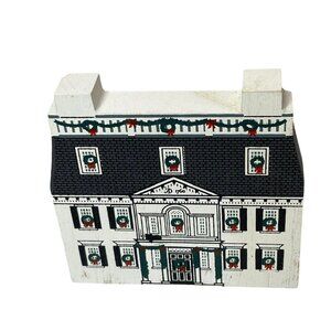 Cats Meow Sheldon’s tavern New England Christmas Series Shelf Sitter Wood